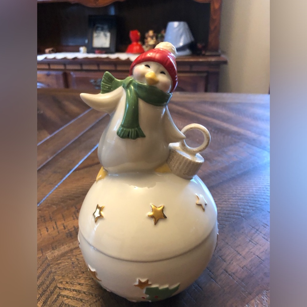 Lenox Christmas Music box